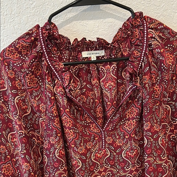 Max Studio V-Neck Paisley Red Blouse Size Small - Picture 3 of 7